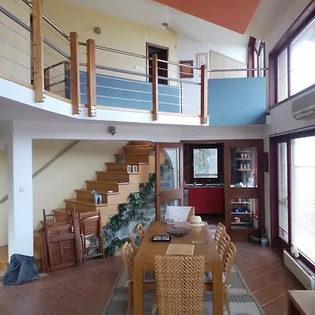 بيت للعطل Spatious Architectural House *