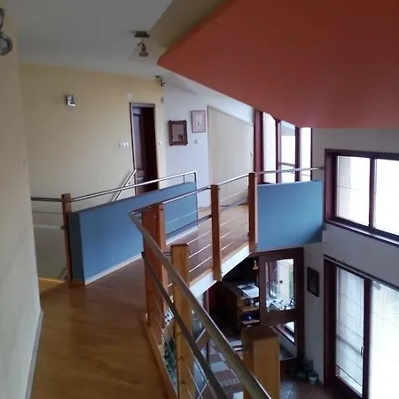 Дом отдыха Spatious Architectural House